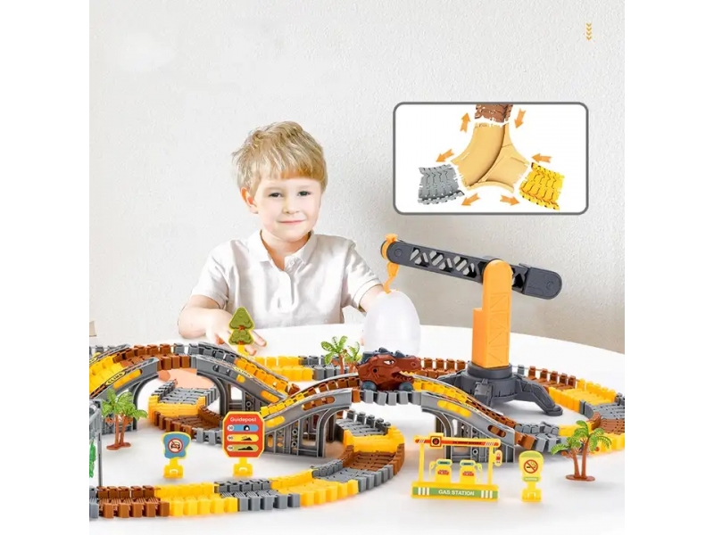 Pista de masini AliBibi cu dinozauri, 271 piese incluse, doua masinute, figurine cu dinozauri, macara