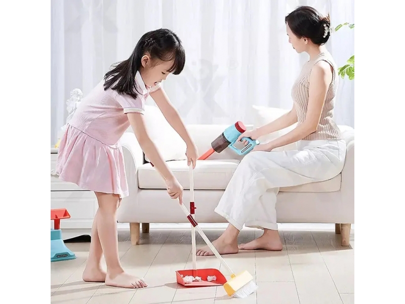 Set de curatenie AliBibi, cu mop, aspirator robot, aspirator vertical si alte accesorii