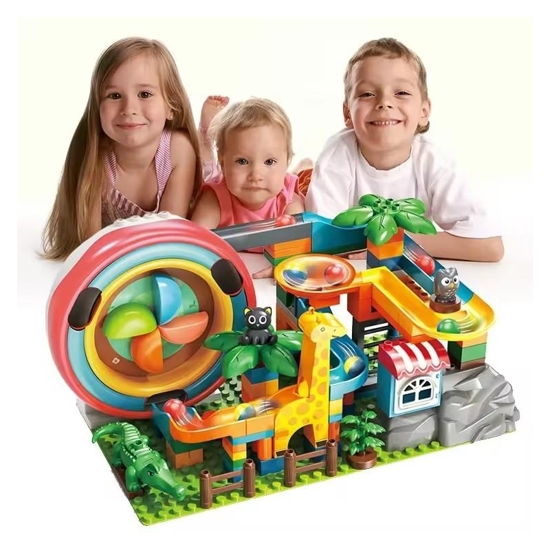 Set de constructie cu tobogane AliBibi, Aventura in jungla cu 142 de piese